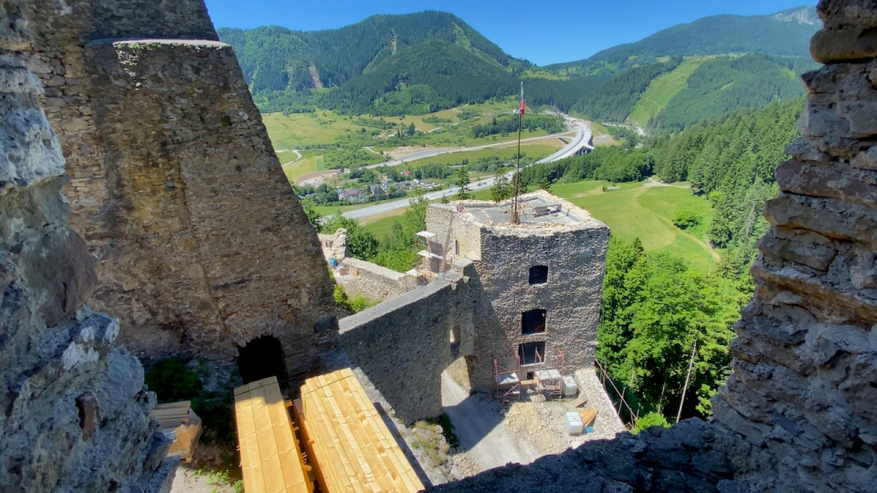 Rekonštrukcia hradu