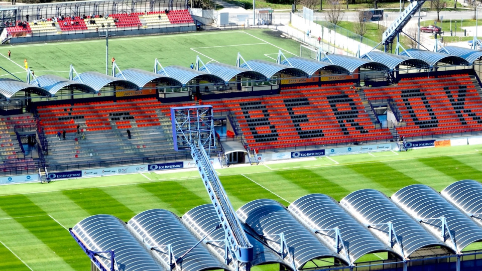 Tribúna v novom šate